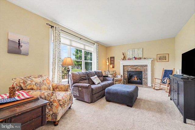 14 FINCH DR, Lebanon, PA 17042