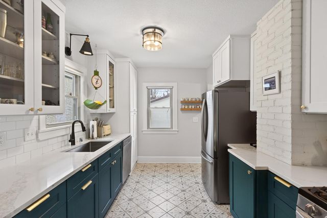 1600 Hartford Avenue, Saint Paul, MN 55116