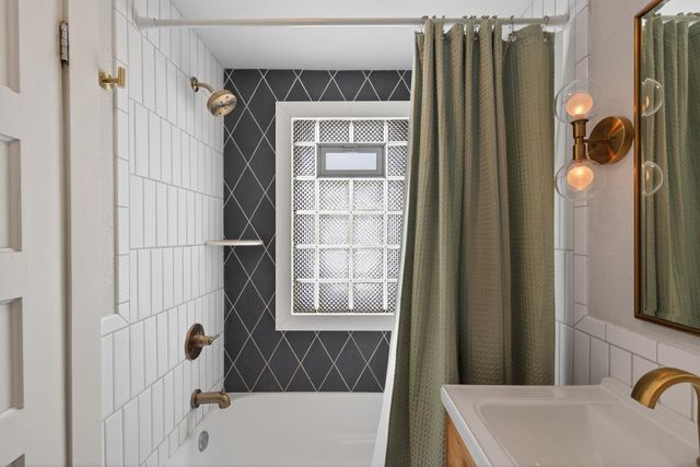 1600 Hartford Avenue, Saint Paul, MN 55116