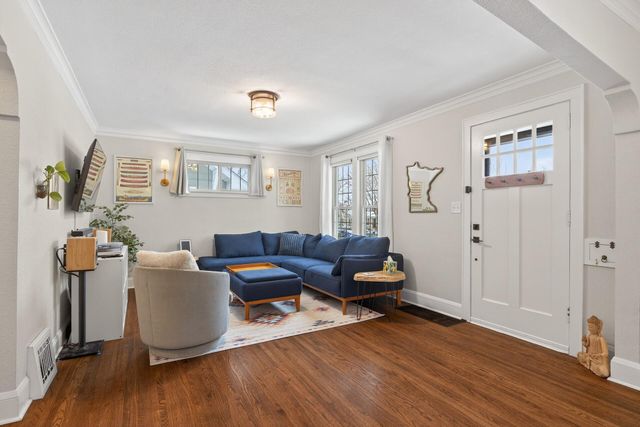 1600 Hartford Avenue, Saint Paul, MN 55116