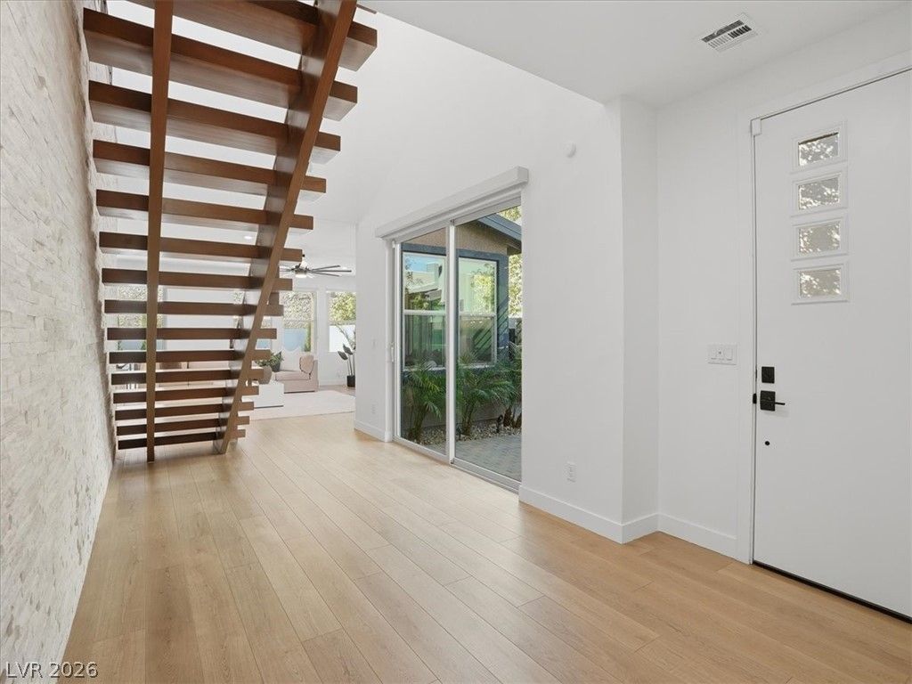 Image 10 of property listing at 9725 Starlight Ridge Avenue, Las Vegas, NV 89148