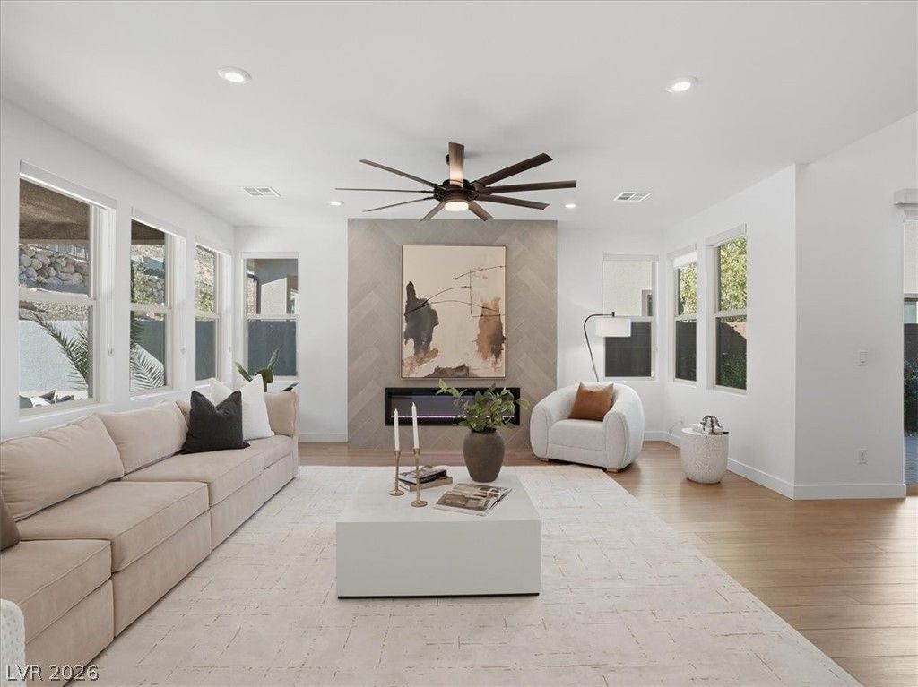 Image 12 of property listing at 9725 Starlight Ridge Avenue, Las Vegas, NV 89148