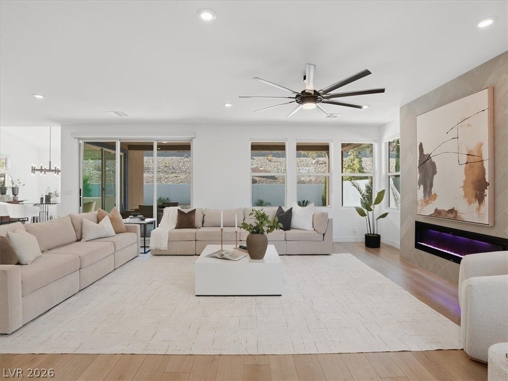Image 13 of property listing at 9725 Starlight Ridge Avenue, Las Vegas, NV 89148