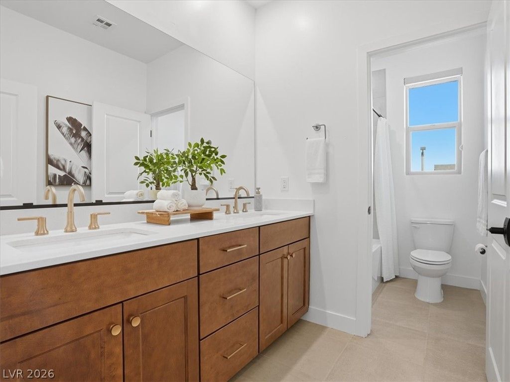 Image 36 of property listing at 9725 Starlight Ridge Avenue, Las Vegas, NV 89148