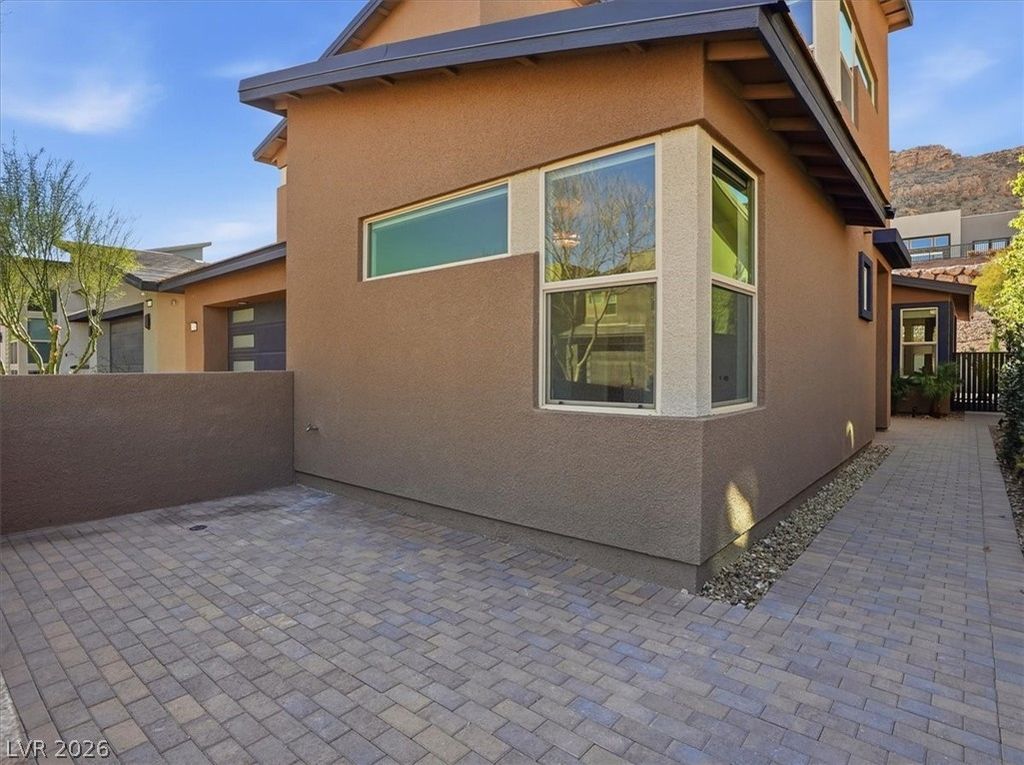 Image 46 of property listing at 9725 Starlight Ridge Avenue, Las Vegas, NV 89148