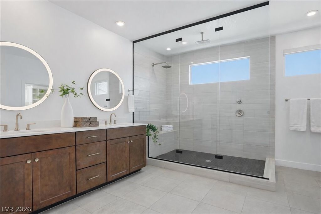 Image 5 of property listing at 9725 Starlight Ridge Avenue, Las Vegas, NV 89148