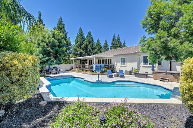 1655 Tibessart Ct, Folsom, CA 95630