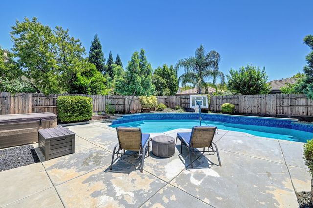 1655 Tibessart Ct, Folsom, CA 95630