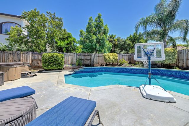 1655 Tibessart Ct, Folsom, CA 95630