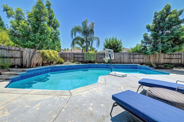 1655 Tibessart Ct, Folsom, CA 95630