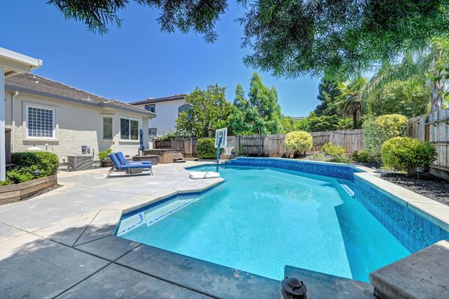 1655 Tibessart Ct, Folsom, CA 95630