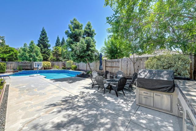 1655 Tibessart Ct, Folsom, CA 95630