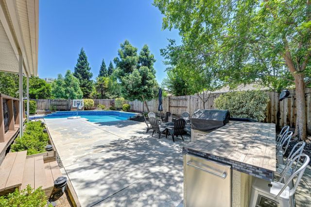 1655 Tibessart Ct, Folsom, CA 95630