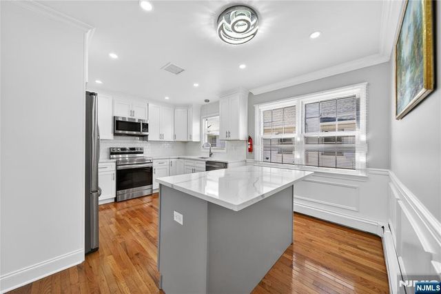 28 1st Street, Wallington, NJ 07057