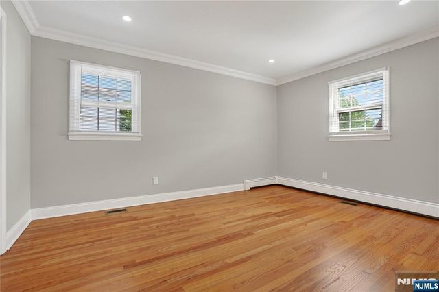 28 1st Street, Wallington, NJ 07057