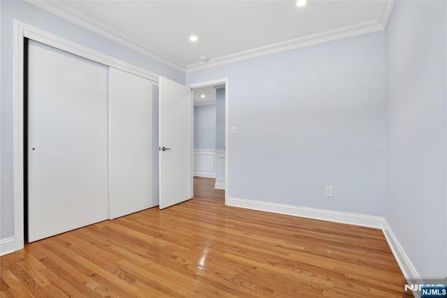 28 1st Street, Wallington, NJ 07057