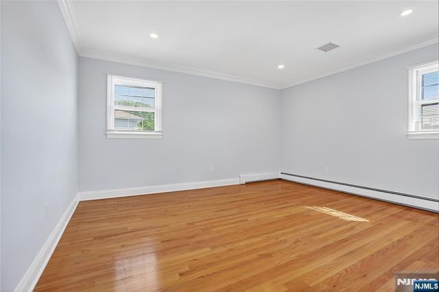 28 1st Street, Wallington, NJ 07057