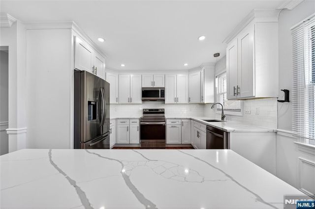 28 1st Street, Wallington, NJ 07057