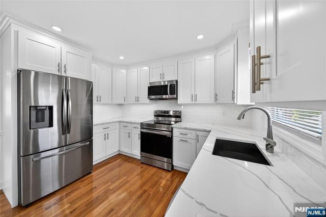 28 1st Street, Wallington, NJ 07057