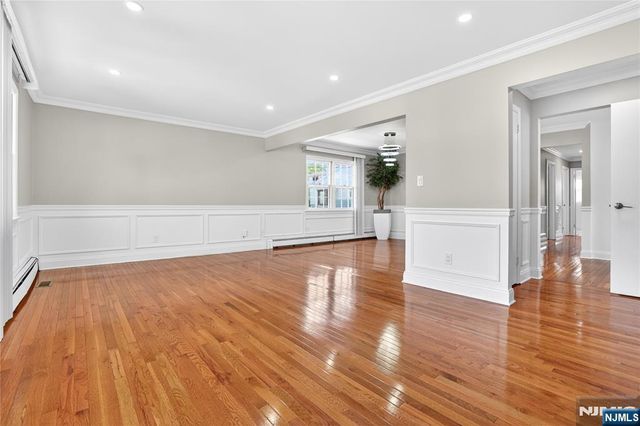 28 1st Street, Wallington, NJ 07057