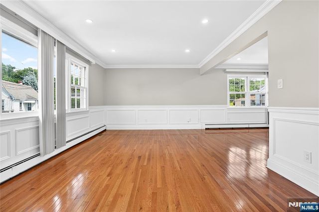 28 1st Street, Wallington, NJ 07057