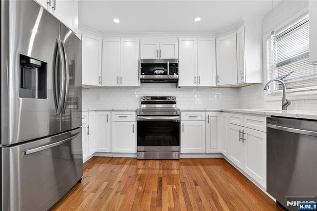 28 1st Street, Wallington, NJ 07057