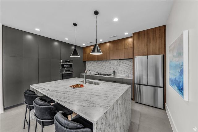 533 S KWAVASA DR, Ivins, UT 84738