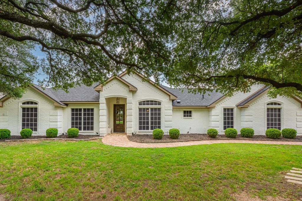 1151 Parkway Lane, Pilot Point, TX 76258