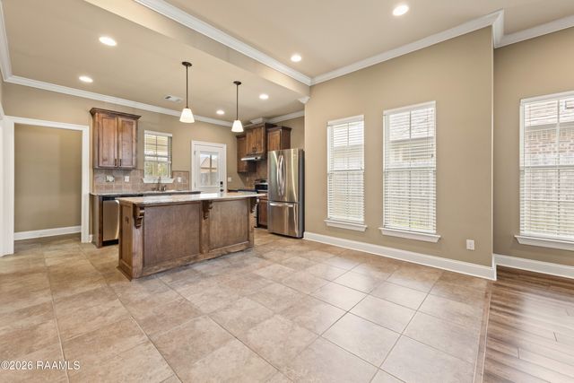103 Canton Court, Youngsville, LA 70592