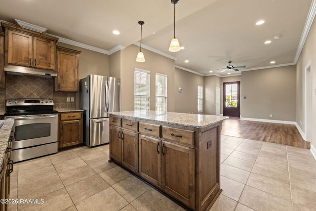 103 Canton Court, Youngsville, LA 70592
