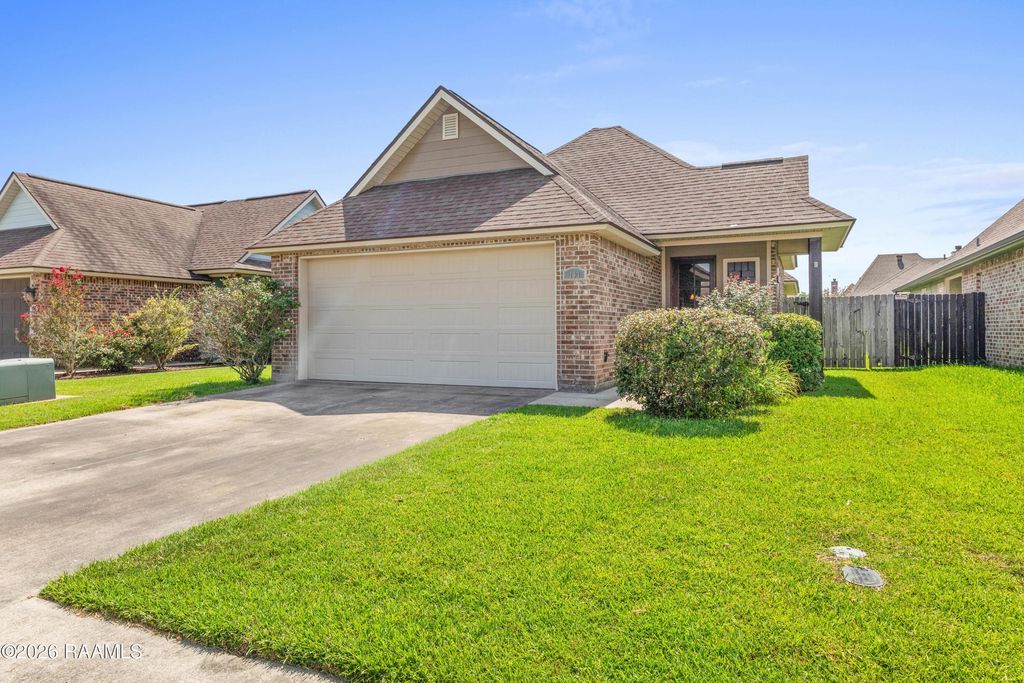 103 Canton Court, Youngsville, LA 70592
