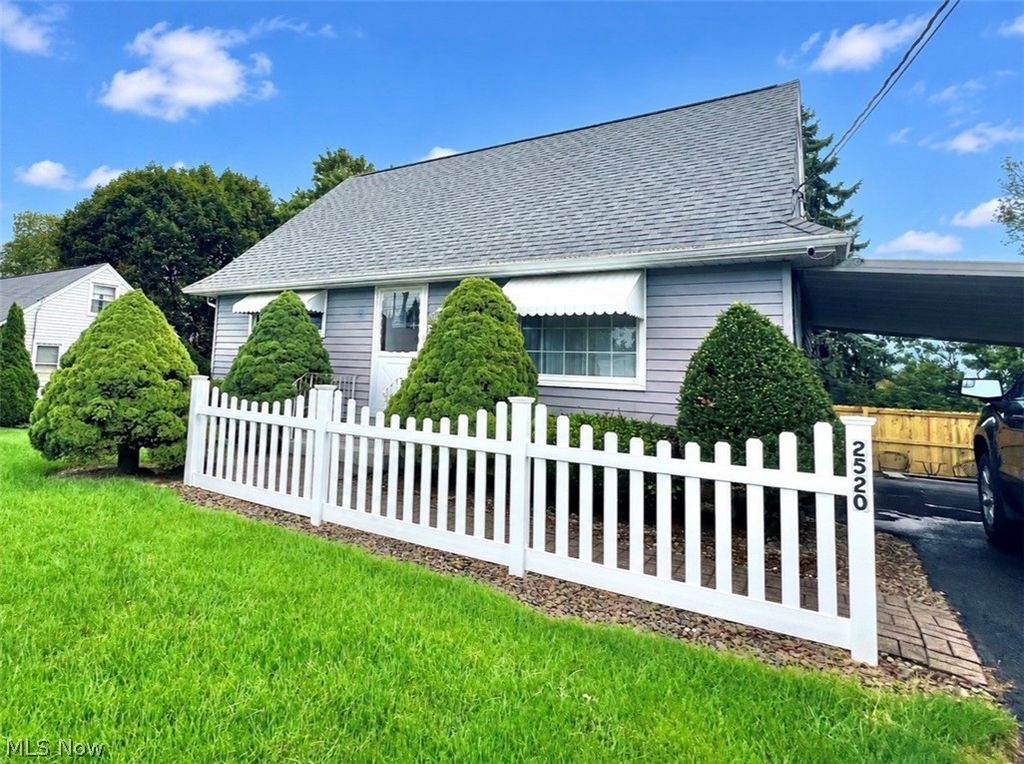 2520 Clarendon Avenue NW, Canton, OH 44708