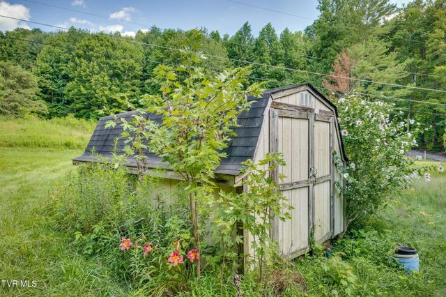 225 Sheets Hollow Road, Johnson City, TN 37601