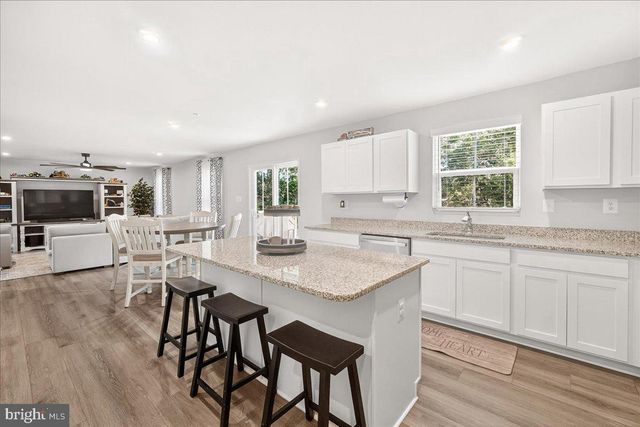 42 RAYMOND XING, Hagerstown, MD 21740