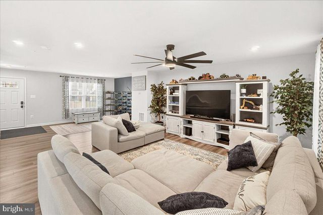 42 RAYMOND XING, Hagerstown, MD 21740