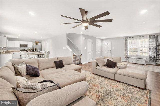 42 RAYMOND XING, Hagerstown, MD 21740