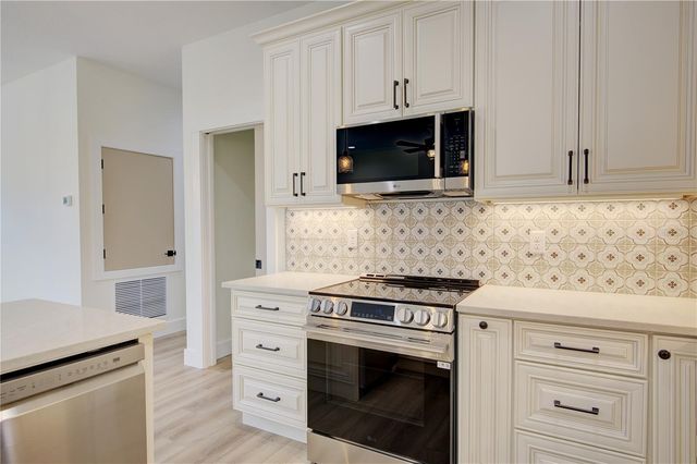 1316 E 9TH AVENUE, Mount Dora, FL 32757