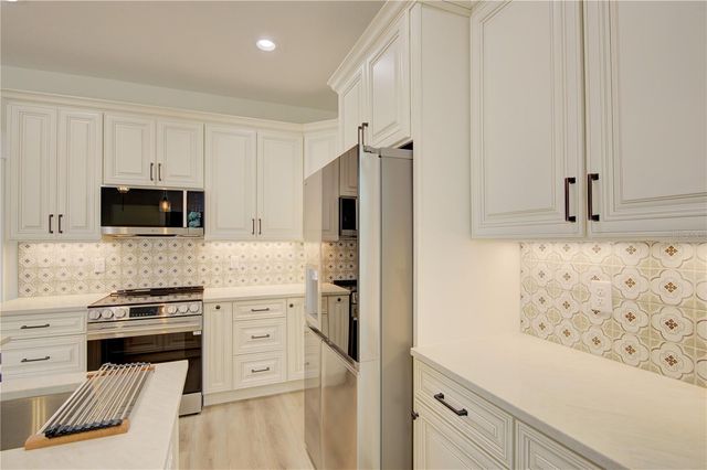 1316 E 9TH AVENUE, Mount Dora, FL 32757