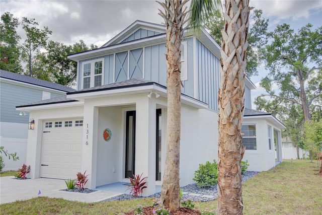 1316 E 9TH AVENUE, Mount Dora, FL 32757