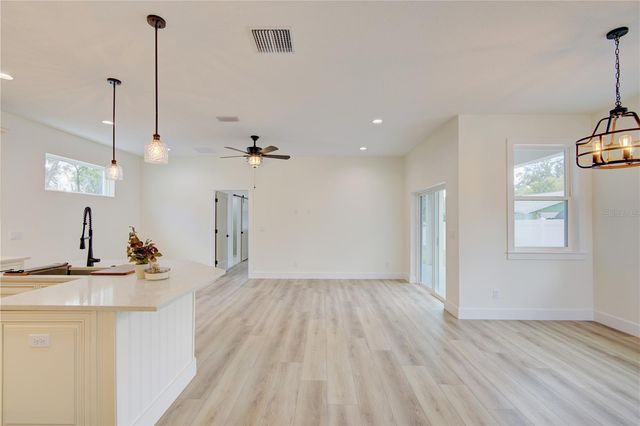 1316 E 9TH AVENUE, Mount Dora, FL 32757