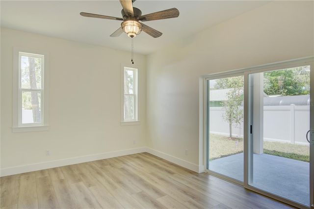 1316 E 9TH AVENUE, Mount Dora, FL 32757