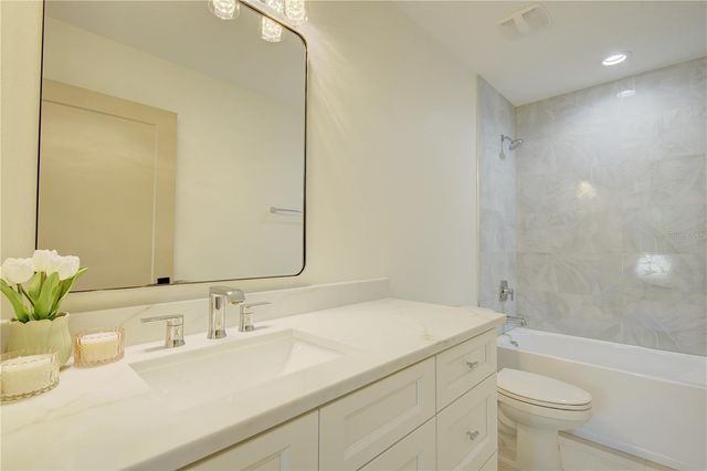 1316 E 9TH AVENUE, Mount Dora, FL 32757