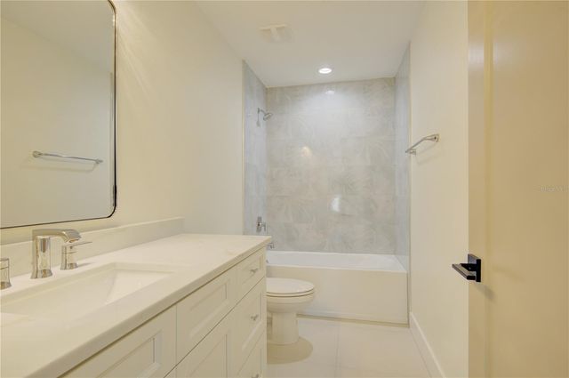 1316 E 9TH AVENUE, Mount Dora, FL 32757