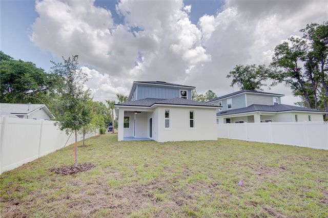 1316 E 9TH AVENUE, Mount Dora, FL 32757