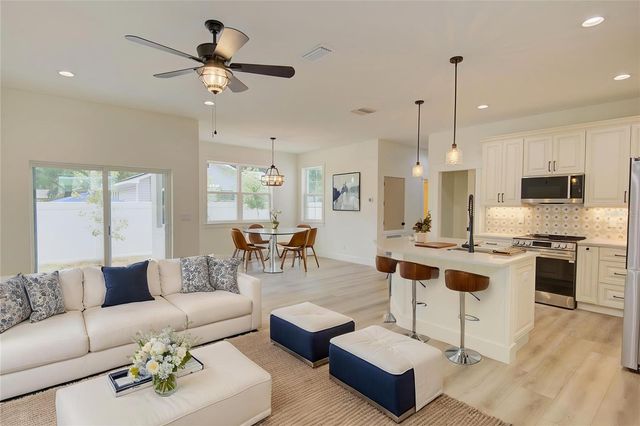 1316 E 9TH AVENUE, Mount Dora, FL 32757