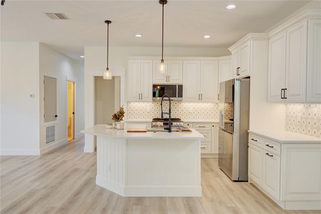 1316 E 9TH AVENUE, Mount Dora, FL 32757