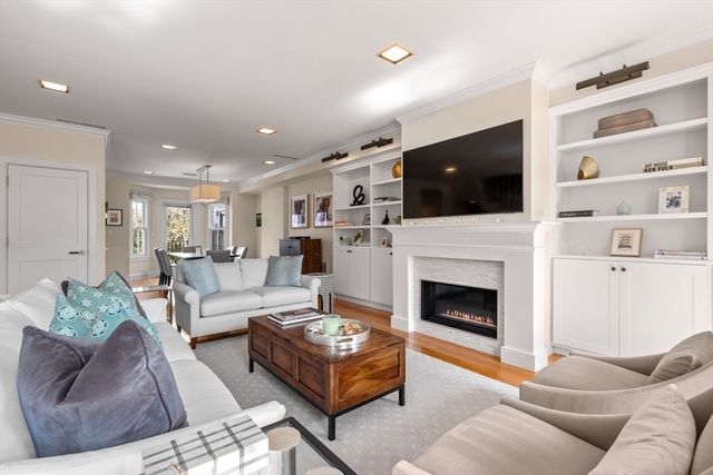61 Dartmouth St 2, Boston, MA 02116