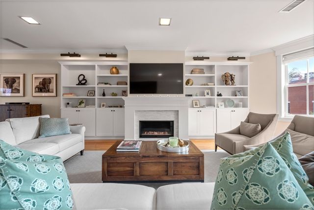 61 Dartmouth St 2, Boston, MA 02116