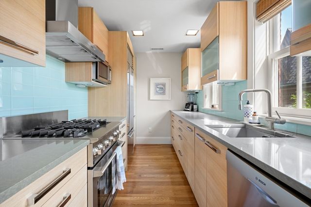 61 Dartmouth St 2, Boston, MA 02116