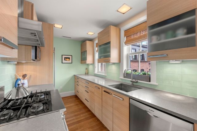 61 Dartmouth St 2, Boston, MA 02116